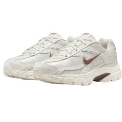 WMNS NIKE IINITIATOR